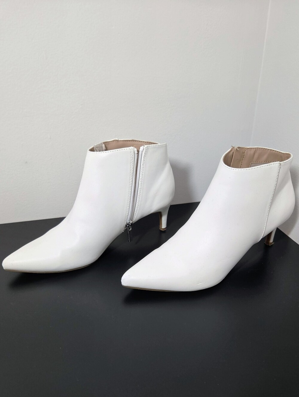 A New Day Dominique Pointed Toe Ankle Boots w/ Kitten Heel - White Size 7